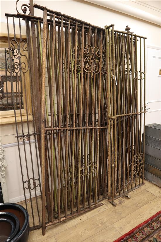 A set of wrought iron railings, approx 6ft 10 high and 26ft wide